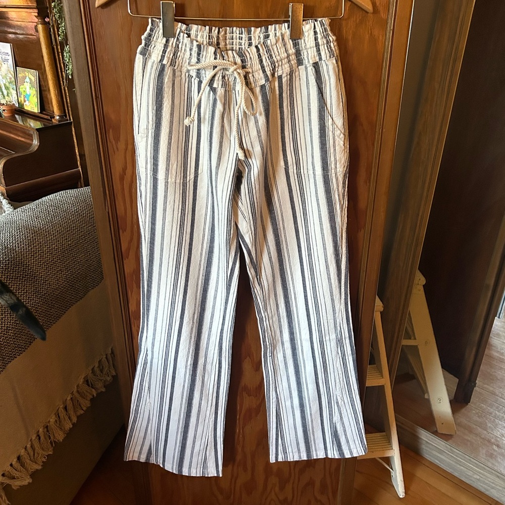NWOT Roxy Cotton/linen pant. Size Small.